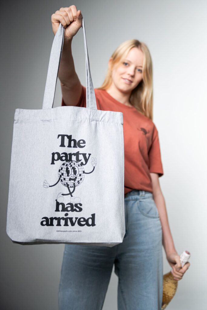 THE PARTY HAS ARRIVED tasche
