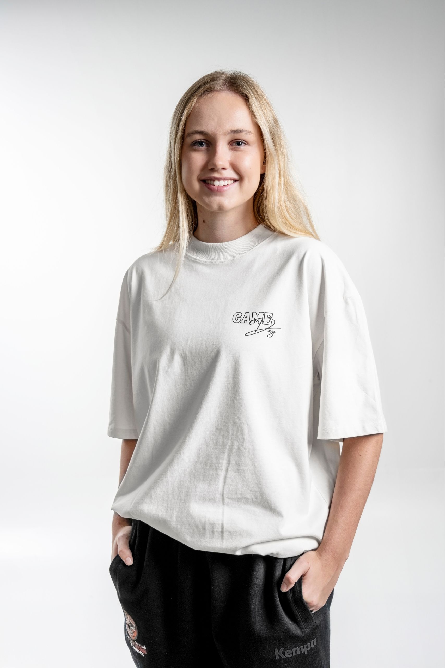 Game Day Heavy Tee front – Vorderansicht mit sichtbarem Brustprint